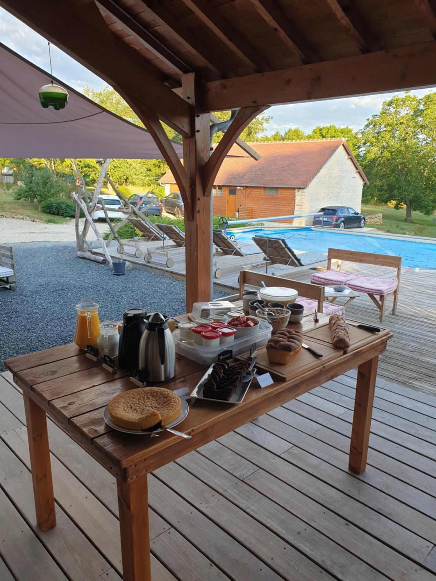 Le Pre De La Rue Bed and Breakfast Bouesse Exteriör bild