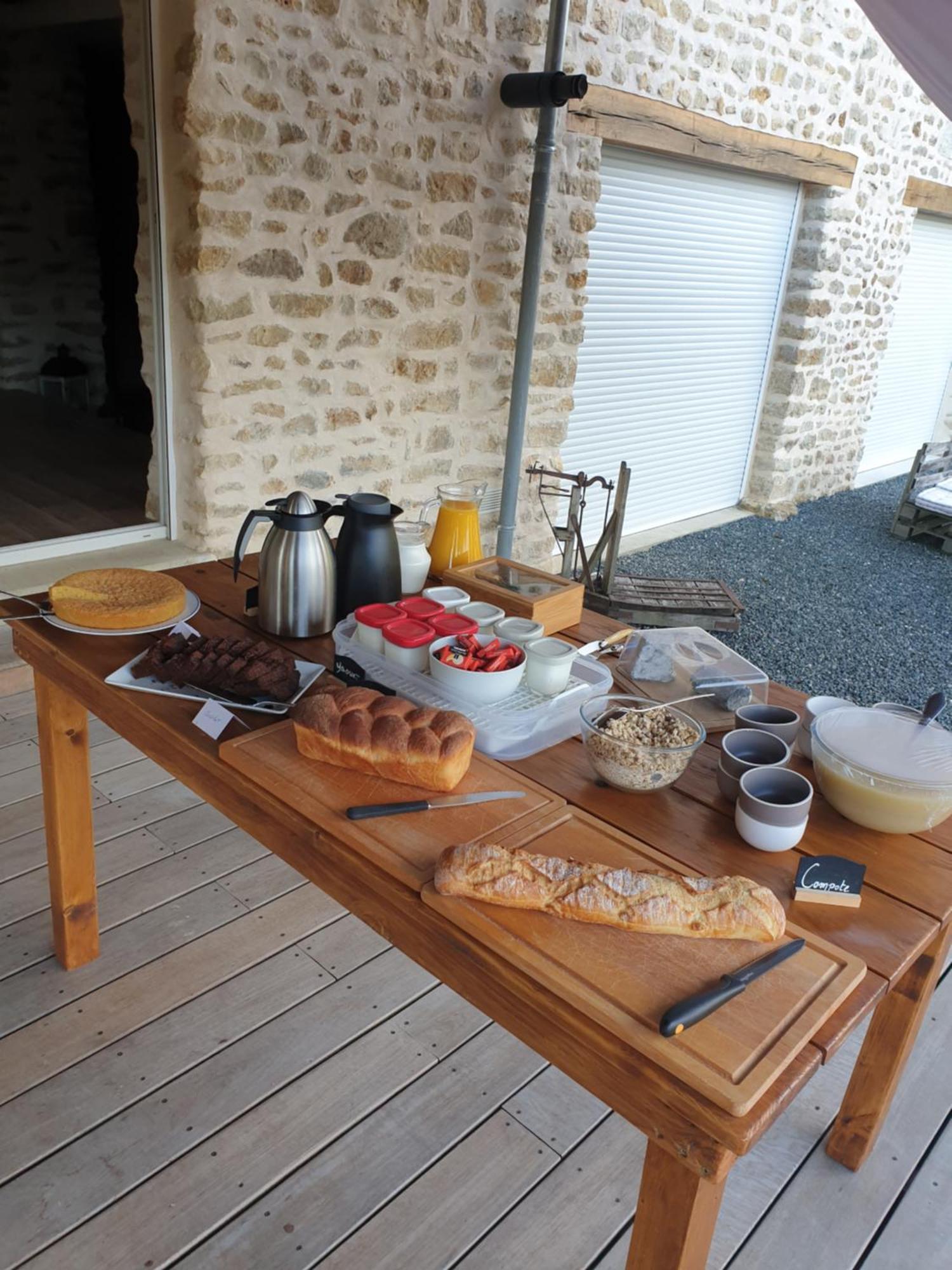 Le Pre De La Rue Bed and Breakfast Bouesse Exteriör bild